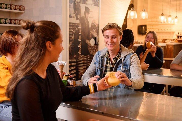 Guided Dutch Cheese Tasting Experience in Amsterdam with Wine