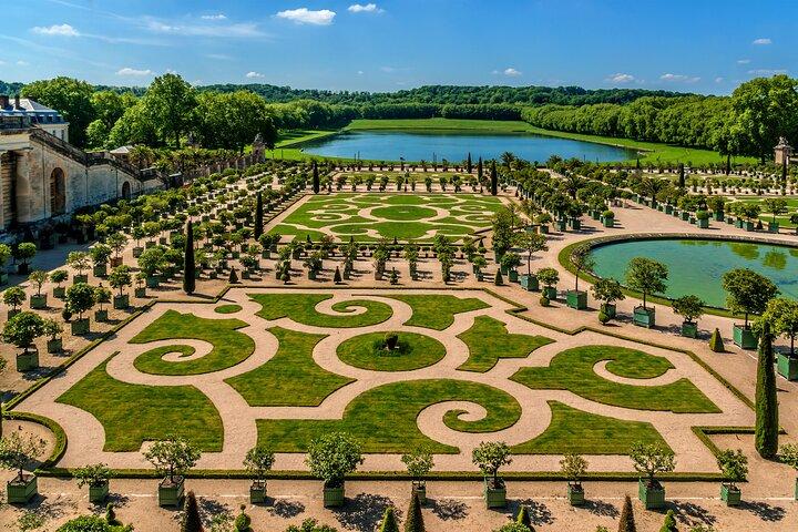 Versailles Palace Skip-the-Line Tour with Garden Access