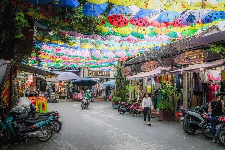 From Hanoi: Van Phuc Silk & Duong Lam Village Private Day Trip