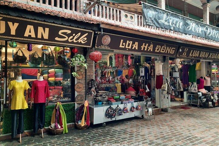 From Hanoi: Van Phuc Silk & Duong Lam Village Private Day Trip