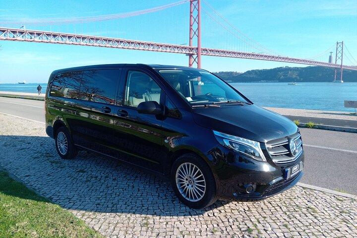 Private Tour Lisbon-Port / Porto-Lisboa with 4 Parages