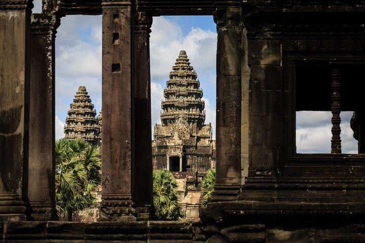 Angkor Sunrise Half-Day Tour with Private Vehicles & Tour Guide