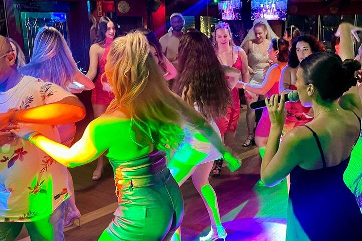 Miami: Bachelorette Salsa Night with Lessons, Mojitos & Nightclub