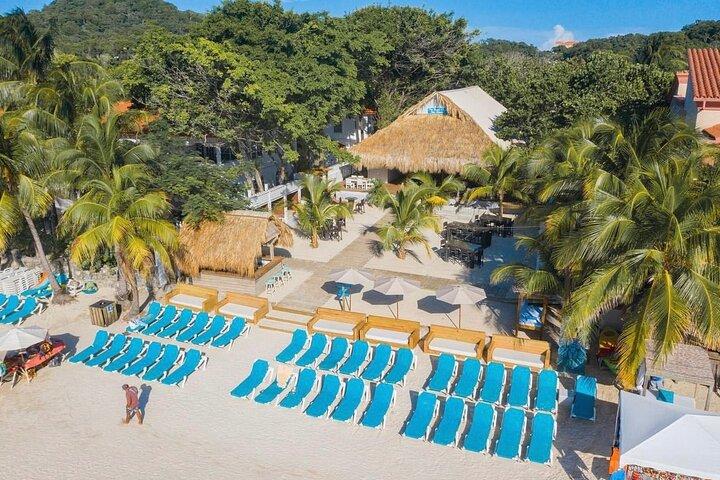 Roatán San Simón Beach Club at West Bay Beach