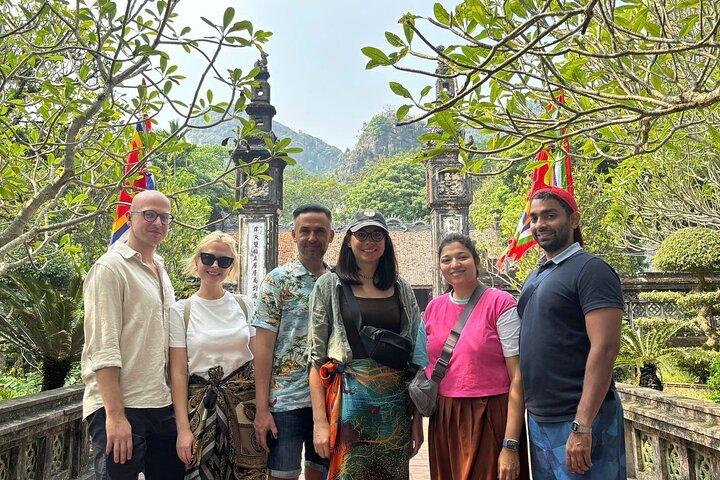 Hanoi Luxury Private Tour Mua Cave, Local family, Trang An,Hoa Lu