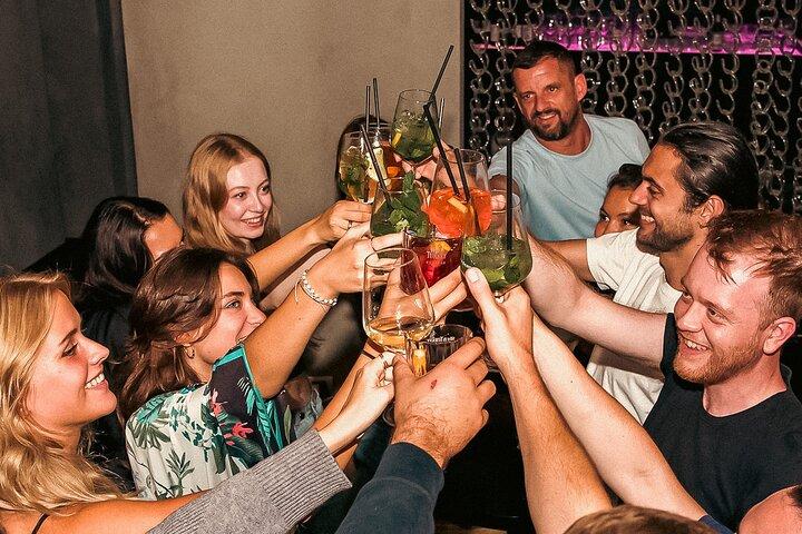 Florence Dark History Bar Crawl Tour with Cocktails and Nightlife
