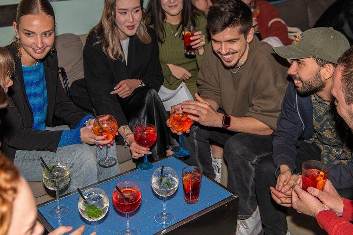 Florence Dark History Bar Crawl Tour with Cocktails and Nightlife