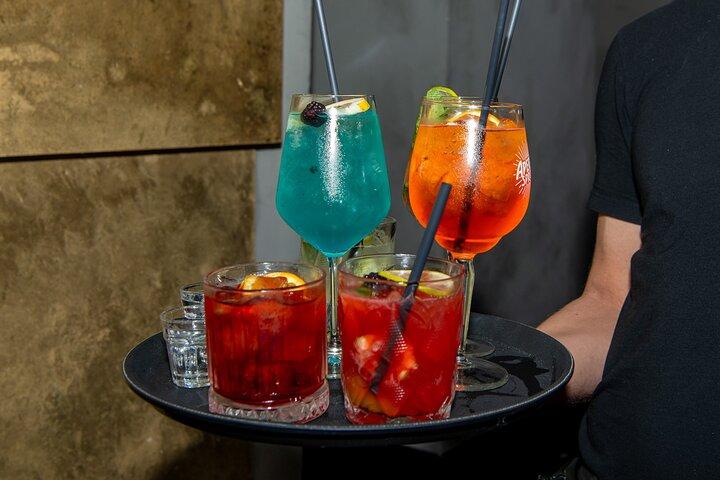 Florence Dark History Bar Crawl Tour with Cocktails and Nightlife