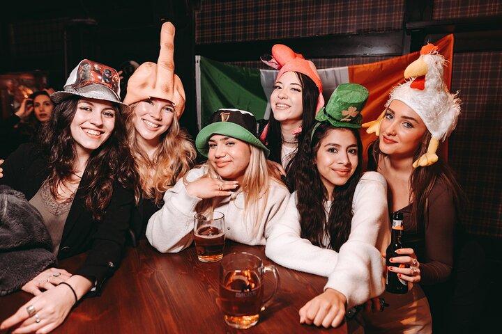 Barcelona Pub Crawl With Karaoke, Beach bars & VIP Club