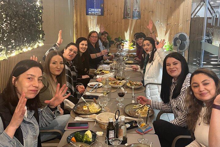 Albufeira: Portuguese Traditional Dinner & Wines Experience