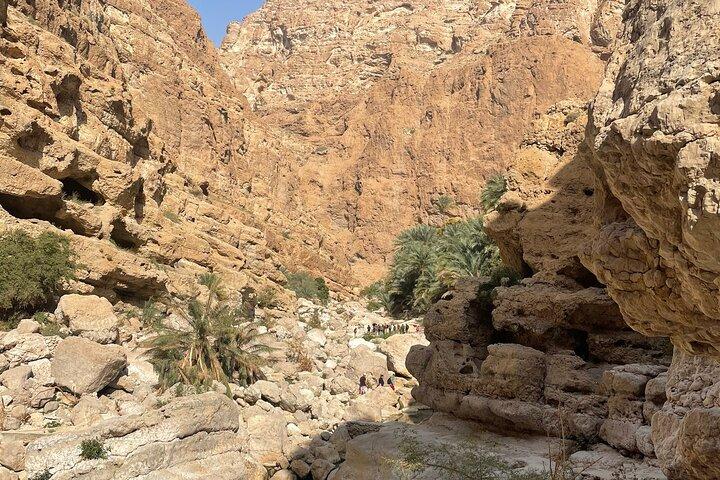 Muscat: Wadi Shab and Bimmah Sinkhole Adventure