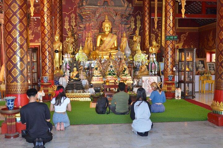 Historic Temples and City Guided Walking Tour in Chiang Mai