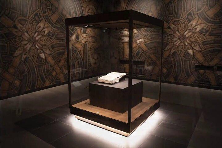 Book of Kells. Medieval Dublin Castle. 5* History & Heritage Tour