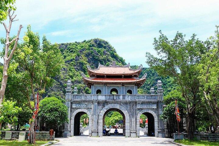 Day Trip from Hanoi: Explore Hoa Lu Temples & Tam Coc Boat Tour