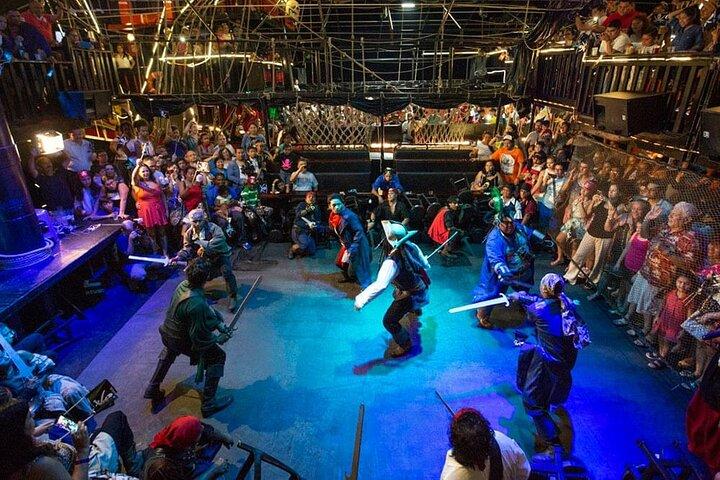 Dinner and show pirate night Hook in Cancun