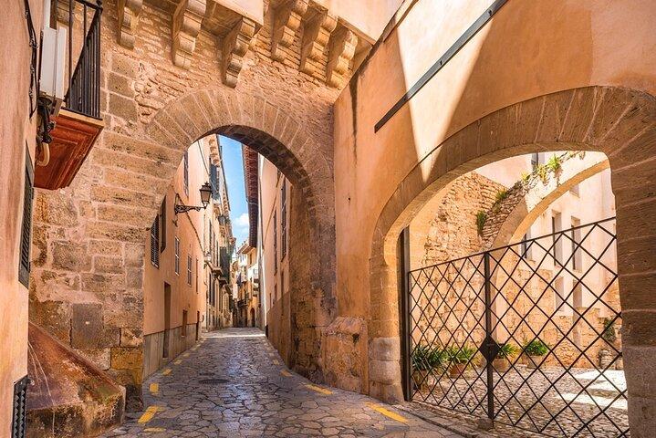Palma de Mallorca Private Tour with Skip-the-Line Cathedral Entry