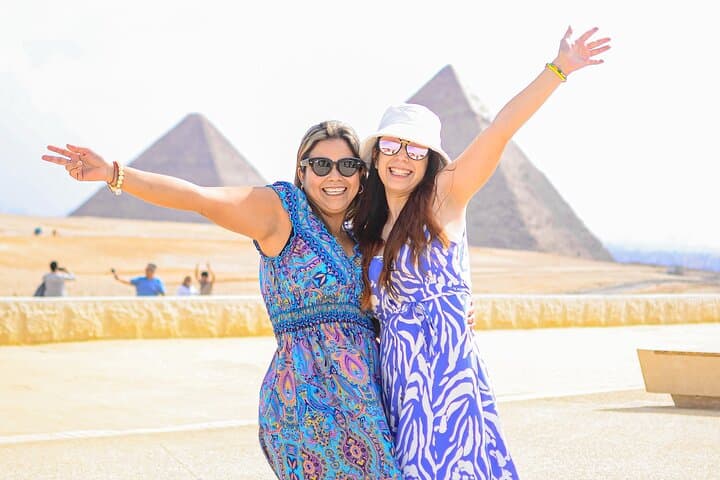 Private Tour of Giza Pyramids with Camel Ride and Pyramid Access