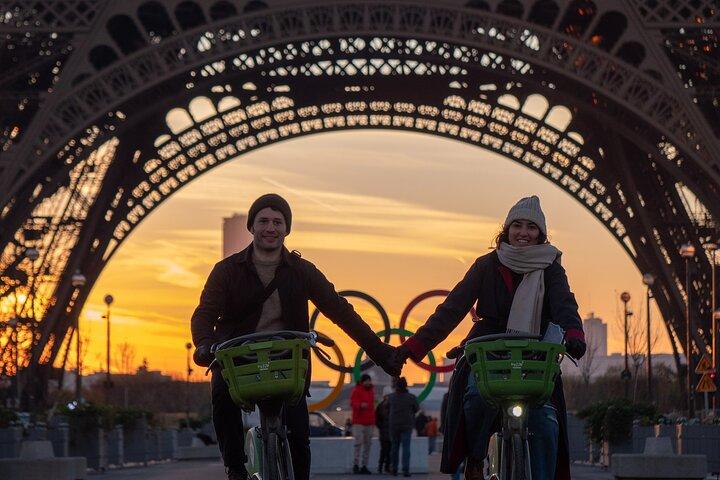 Paris Without People - Sunrise Bike Tour & Breakfast