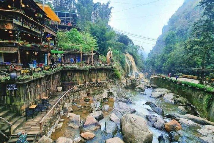 From Hanoi: Sapa Highlights 2-Day Trekking Tour & Hotel Stay