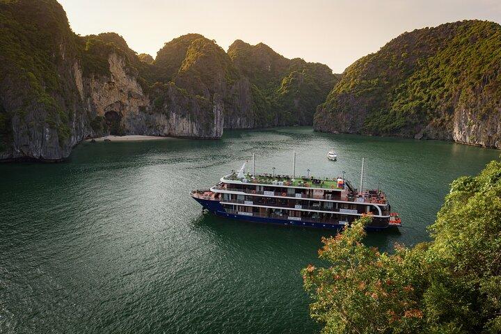 Luxury Cruises 2 day Explore Lan Ha Bay from Hanoi