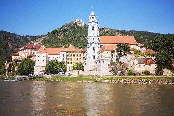 Vienna Private Wachau Tour with Wine Tasting to Dürnstein