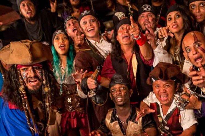 Dinner and show pirate night Hook in Cancun