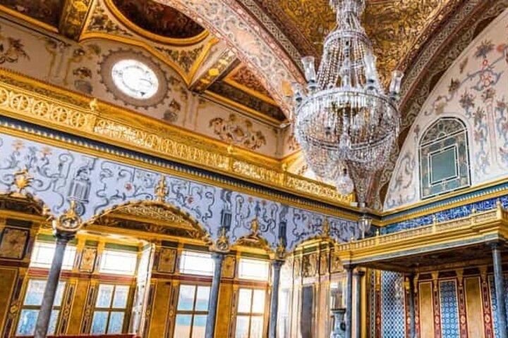 Istanbul Guided Topkapi and Grand Bazaar with Small Group
