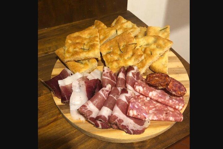 Traditional Pizza & Focaccia Cooking Class in Cortona