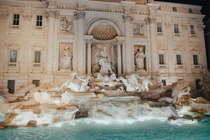 Eternal City Piazza Tour: Discovering Rome's Heritage