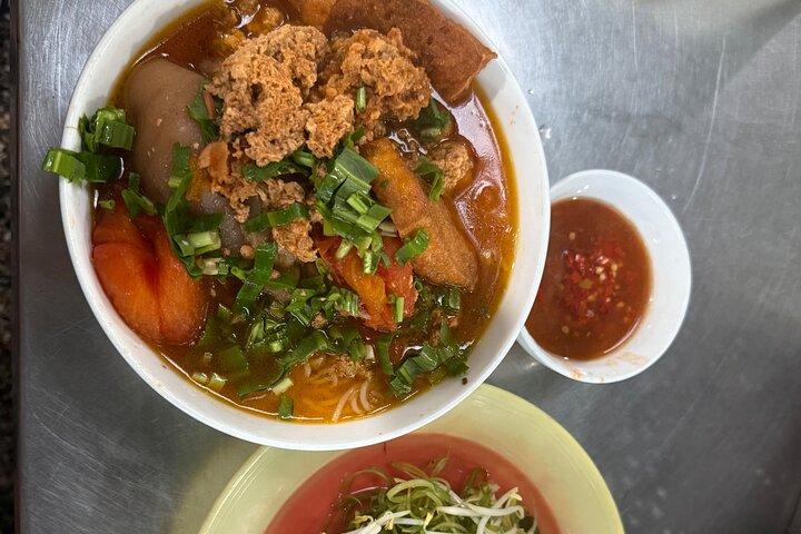 Ho Chi Minh City Street Food Private Tour With Local Students
