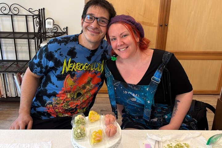 Making Japanese desserts Nerikiri & drinking matcha in Tokyo