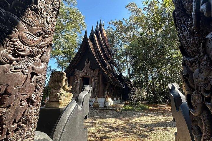 Full Day Trip Around Chiang Rai Highlights with Pick up