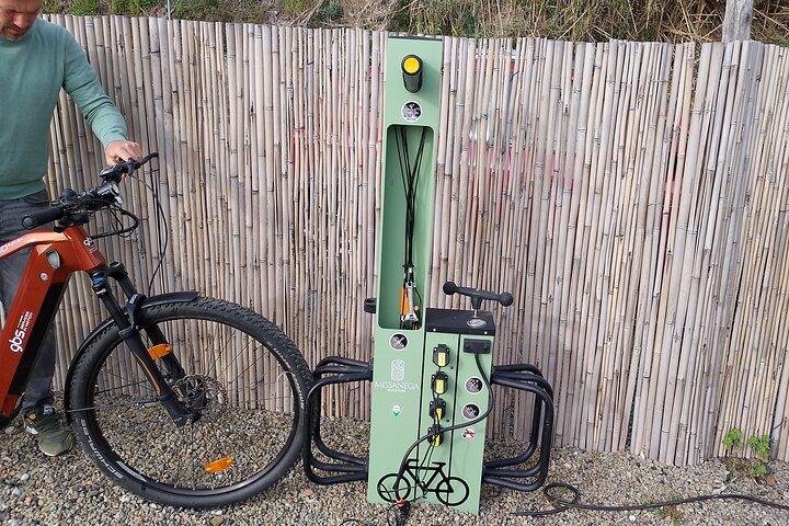 Wine trail by e-bike + aperitif on a farm