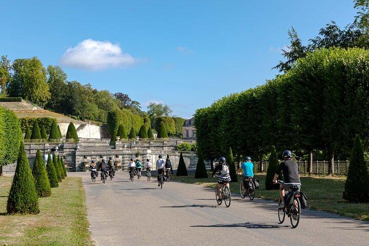 Nature electric bike ride from Paris to Versailles