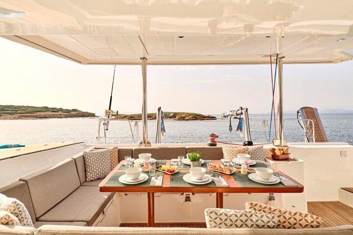 Heraklion: Sunset Dia Catamaran Cruise by Top-50 Greek Chef