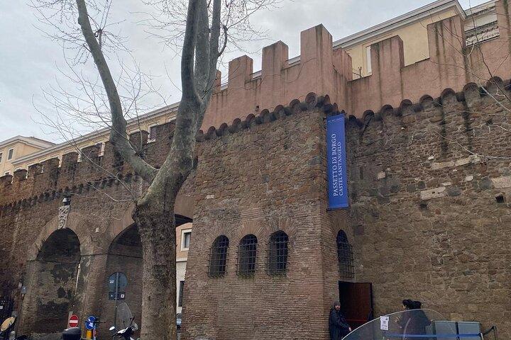 Vatican Papal Tunnel and Castel Sant’Angelo Experience