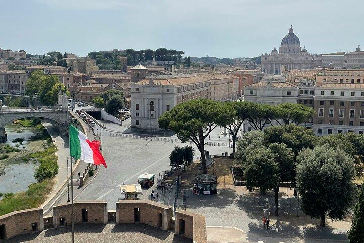 Vatican Papal Tunnel and Castel Sant’Angelo Experience