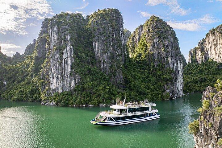 Luxury 5 Star Ha Long Bay Day Tour from Hanoi with Limousine