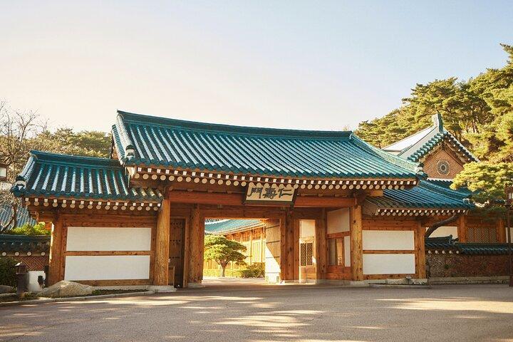 (Closed) Korea’s White House Walking Tour Blue House