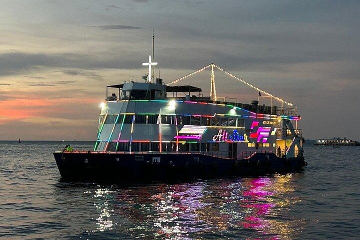 All Star Dinner Cruise with Cabaret Show in Pattaya