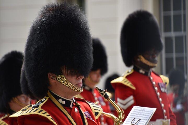 London Changing of the Guard & Royal Family Private Walking Tour