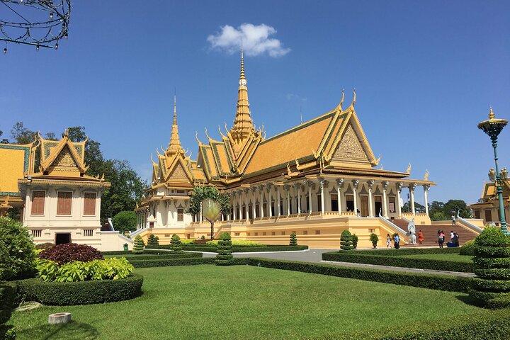 Private Tour of Phnom Penh's Must-Sees by Tuk Tuk