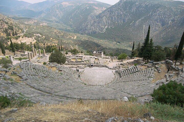 2 days Spanish guided tour in Delphi and Meteora