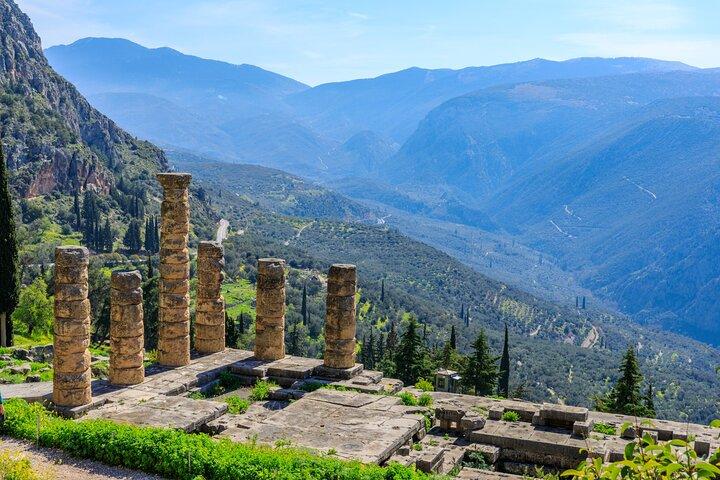 2 days Spanish guided tour in Delphi and Meteora
