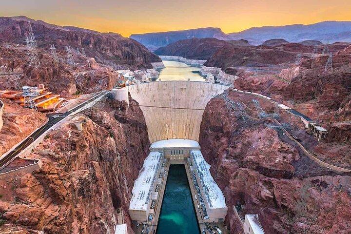 Emerald Cave Kayak Tour with Hoover Dam Views, Lunch and Shuttle