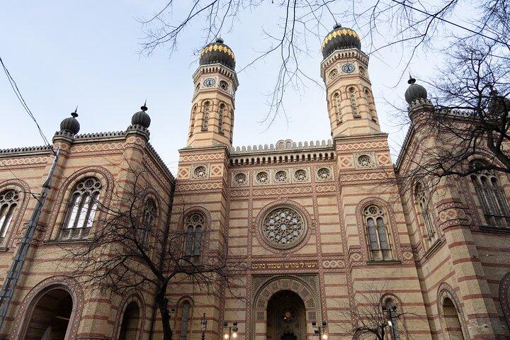 Jewish Quarter tour: skip the line Great Synagogue ticket