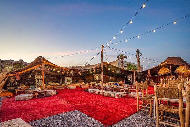 Marrakech: Sunset Dinner in Agafay Desert with Campfire and show
