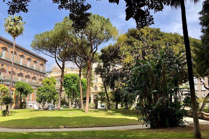 Royal Palace Napoli Guided Walk