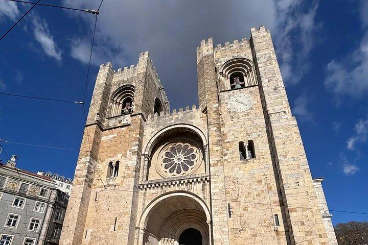 Lisbon: Authentic Live Fado Show in Alfama With Port Wine