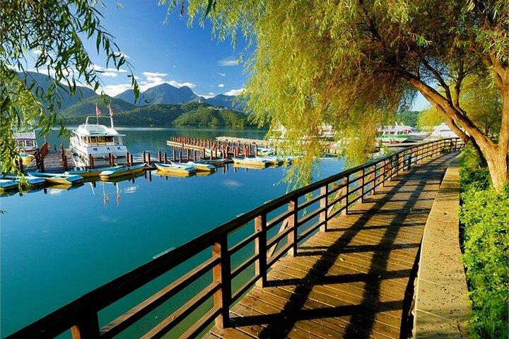 Nantou Day Tour: Sun Moon Lake & Ita Thao Pier from Taipei
